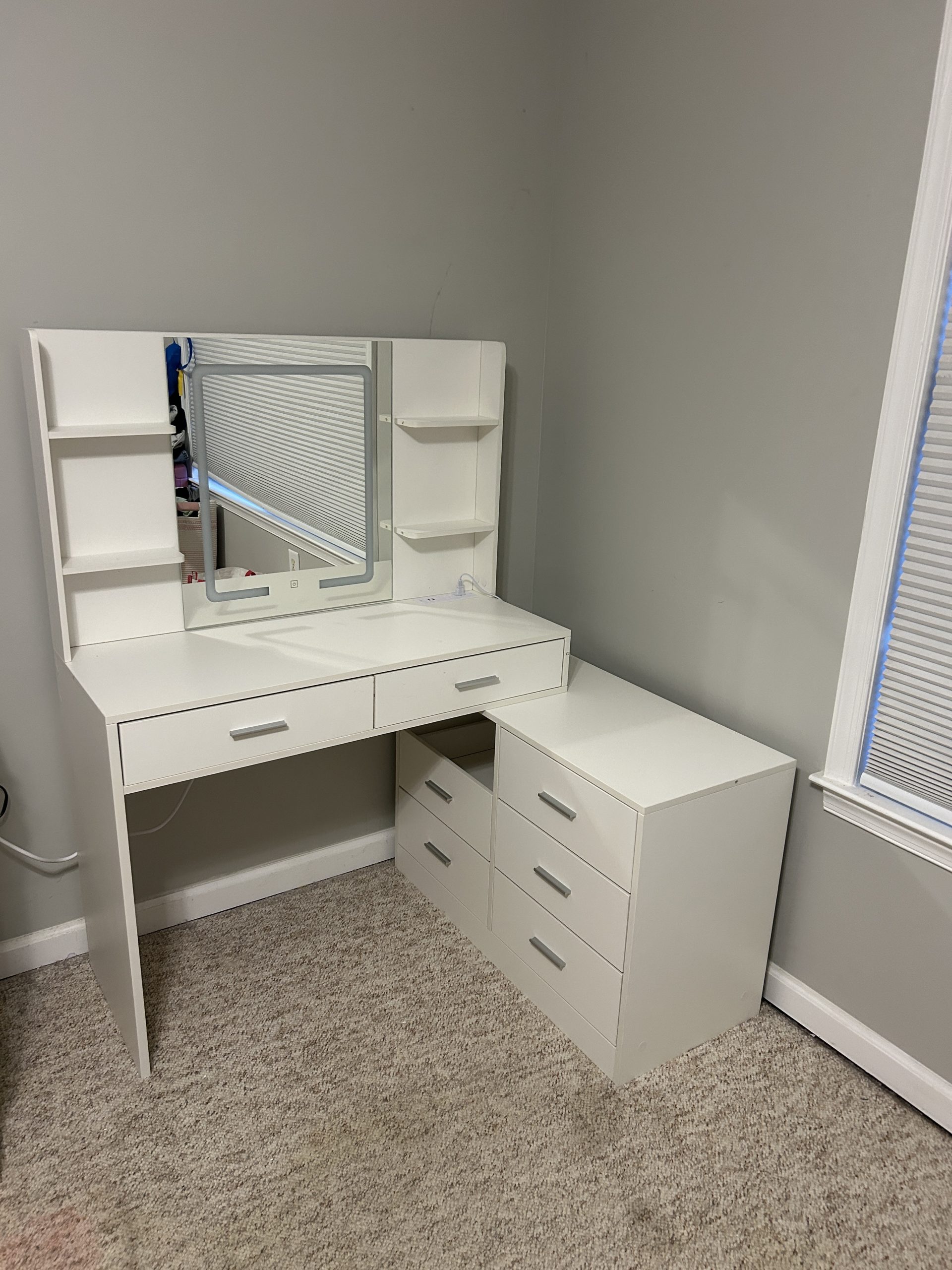 vanity corner assembly